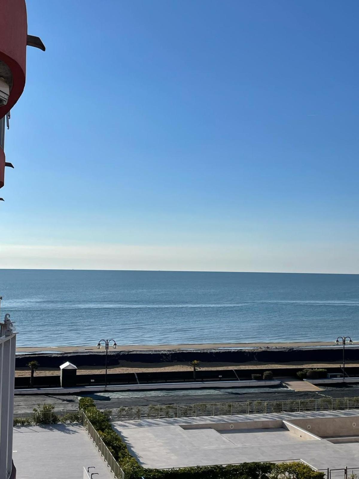 Residence Apollo - Walterigato Apartments Solo Per Famiglie Lido di Jesolo Eksteriør billede