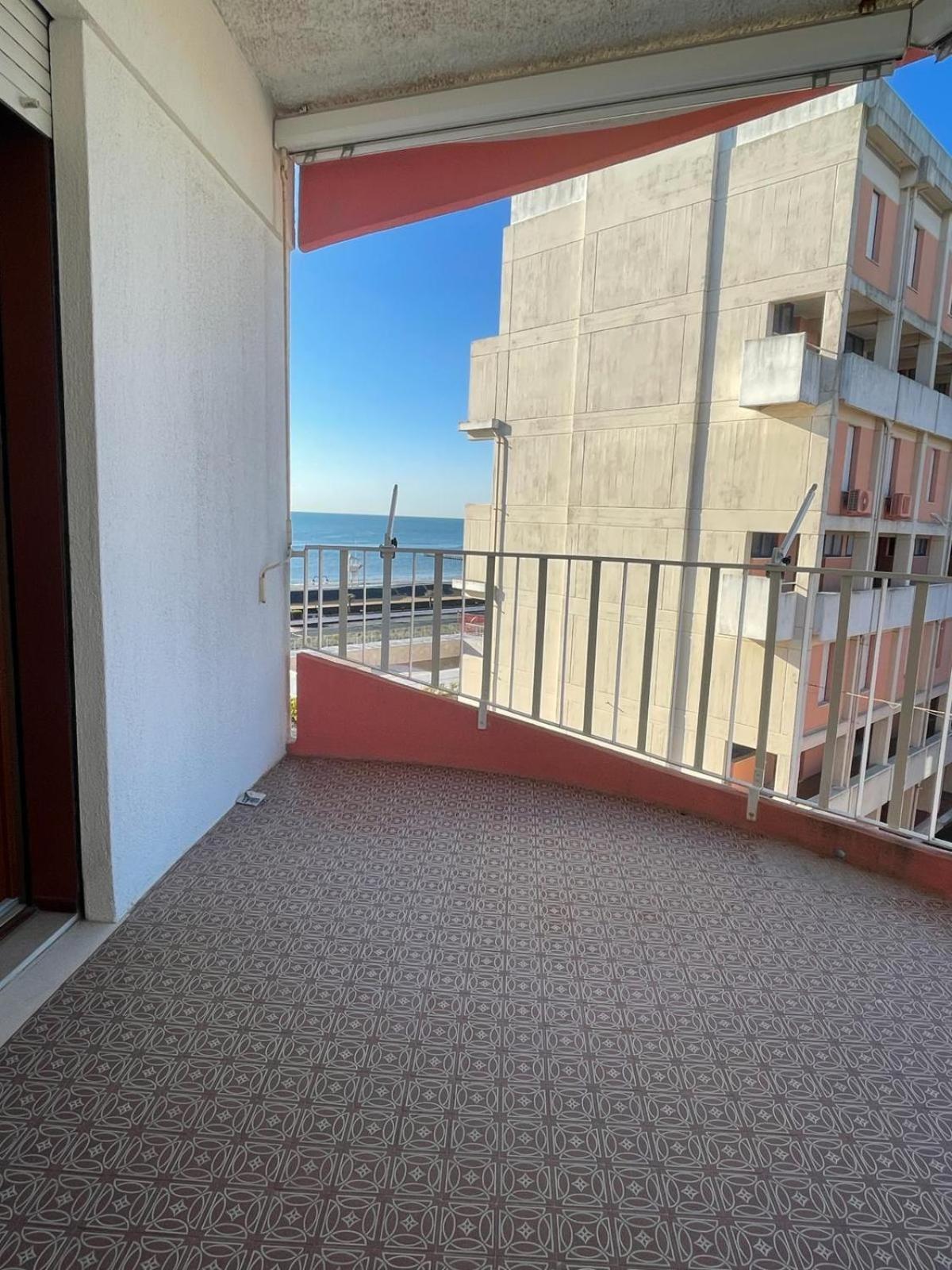 Residence Apollo - Walterigato Apartments Solo Per Famiglie Lido di Jesolo Eksteriør billede