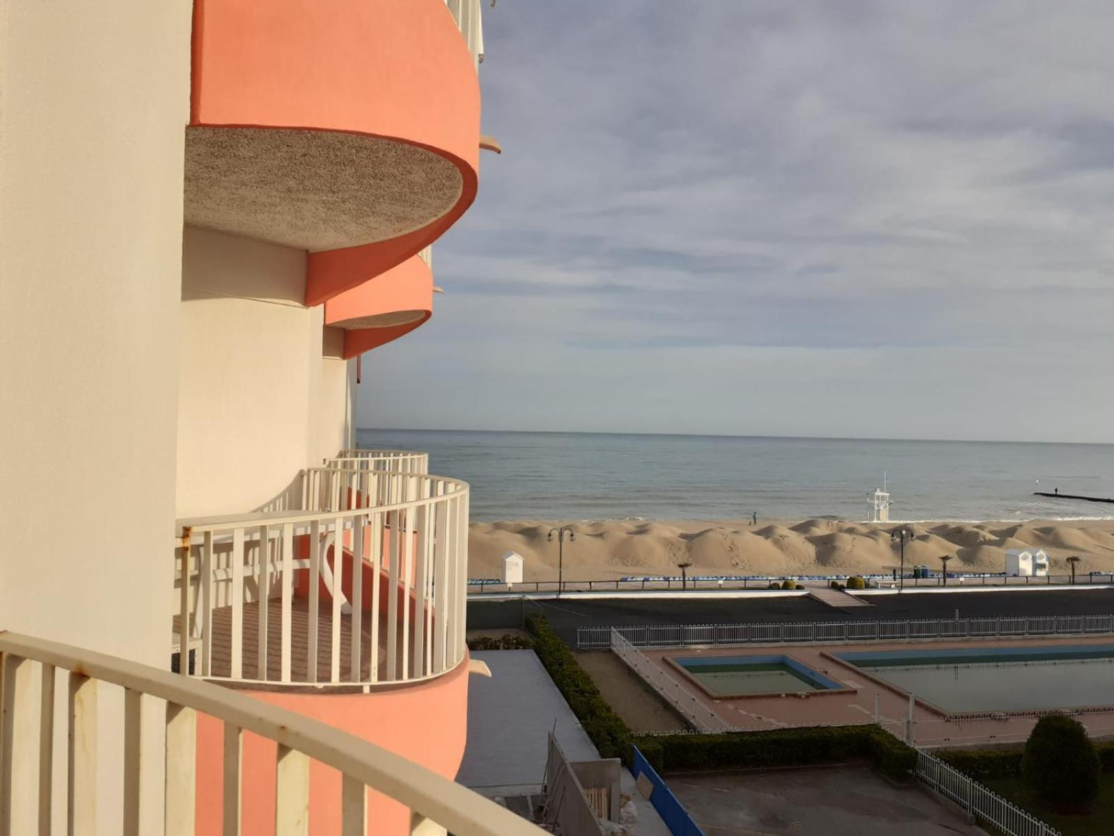 Residence Apollo - Walterigato Apartments Solo Per Famiglie Lido di Jesolo Eksteriør billede
