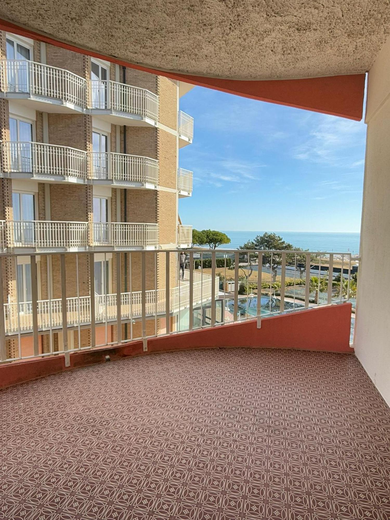 Residence Apollo - Walterigato Apartments Solo Per Famiglie Lido di Jesolo Eksteriør billede