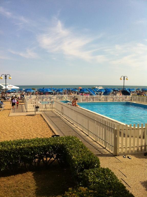 Residence Apollo - Walterigato Apartments Solo Per Famiglie Lido di Jesolo Eksteriør billede