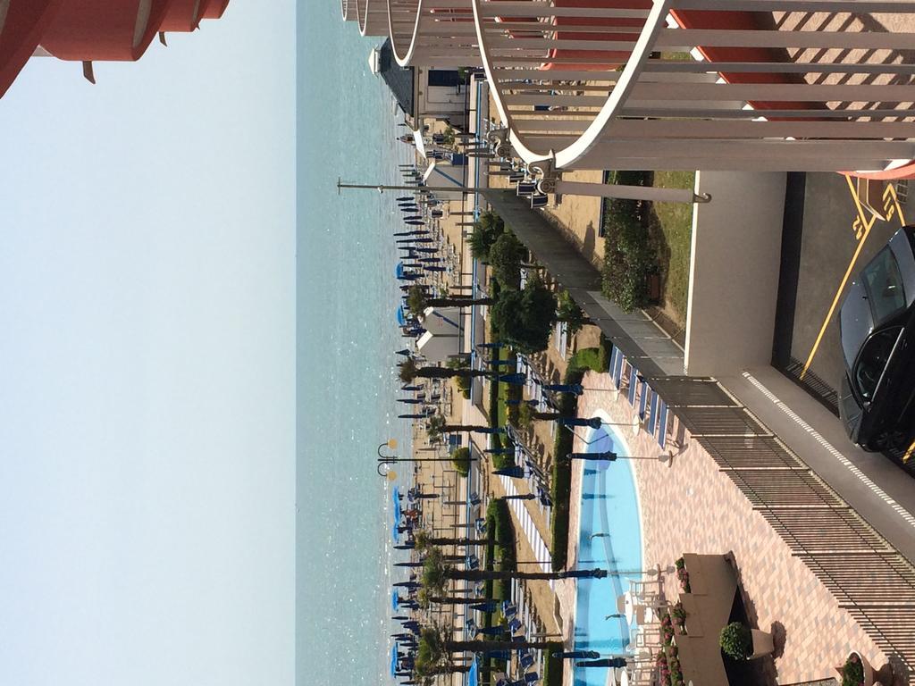 Residence Apollo - Walterigato Apartments Solo Per Famiglie Lido di Jesolo Eksteriør billede
