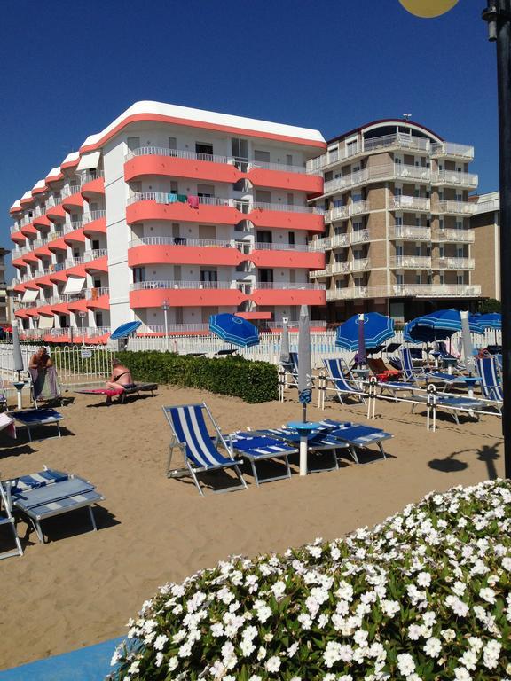 Residence Apollo - Walterigato Apartments Solo Per Famiglie Lido di Jesolo Eksteriør billede