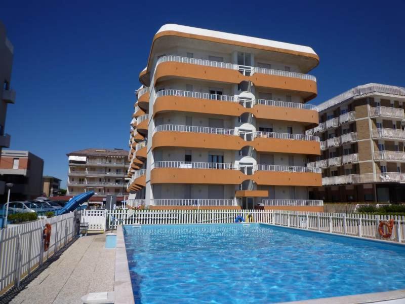Residence Apollo - Walterigato Apartments Solo Per Famiglie Lido di Jesolo Eksteriør billede